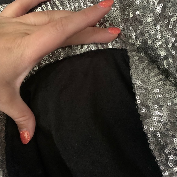 LIKE NEW THEORY Silver Sequin Tank, sz Large (also fits medium) - Picture 9 of 10